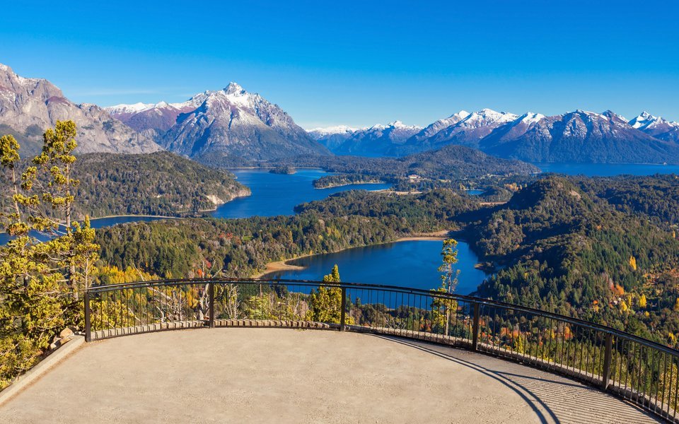 Mirador Cerro Campanario con los lagos y bosques andinos de Bariloche
